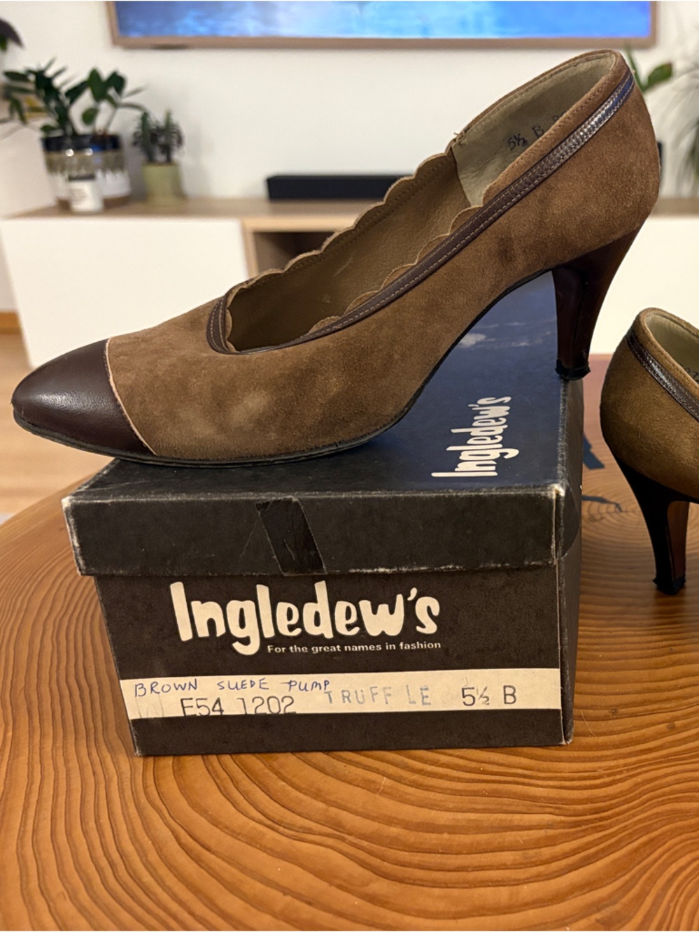 Brown Suede Pointed-Toe Pumps with Leather Cap